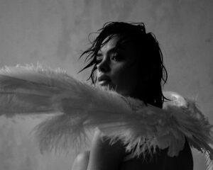 Read more about the article Wrené shares new narrative music video ‘No Skin Against the Wind’