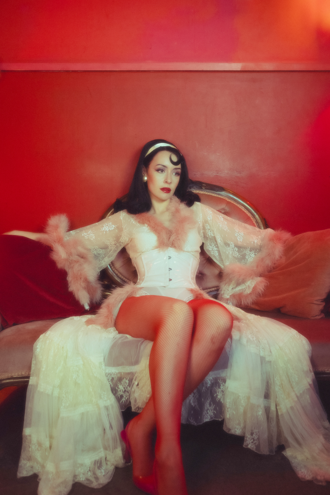 Read more about the article Lola Wild shares cinematic new single ‘Girls in Hollywood’