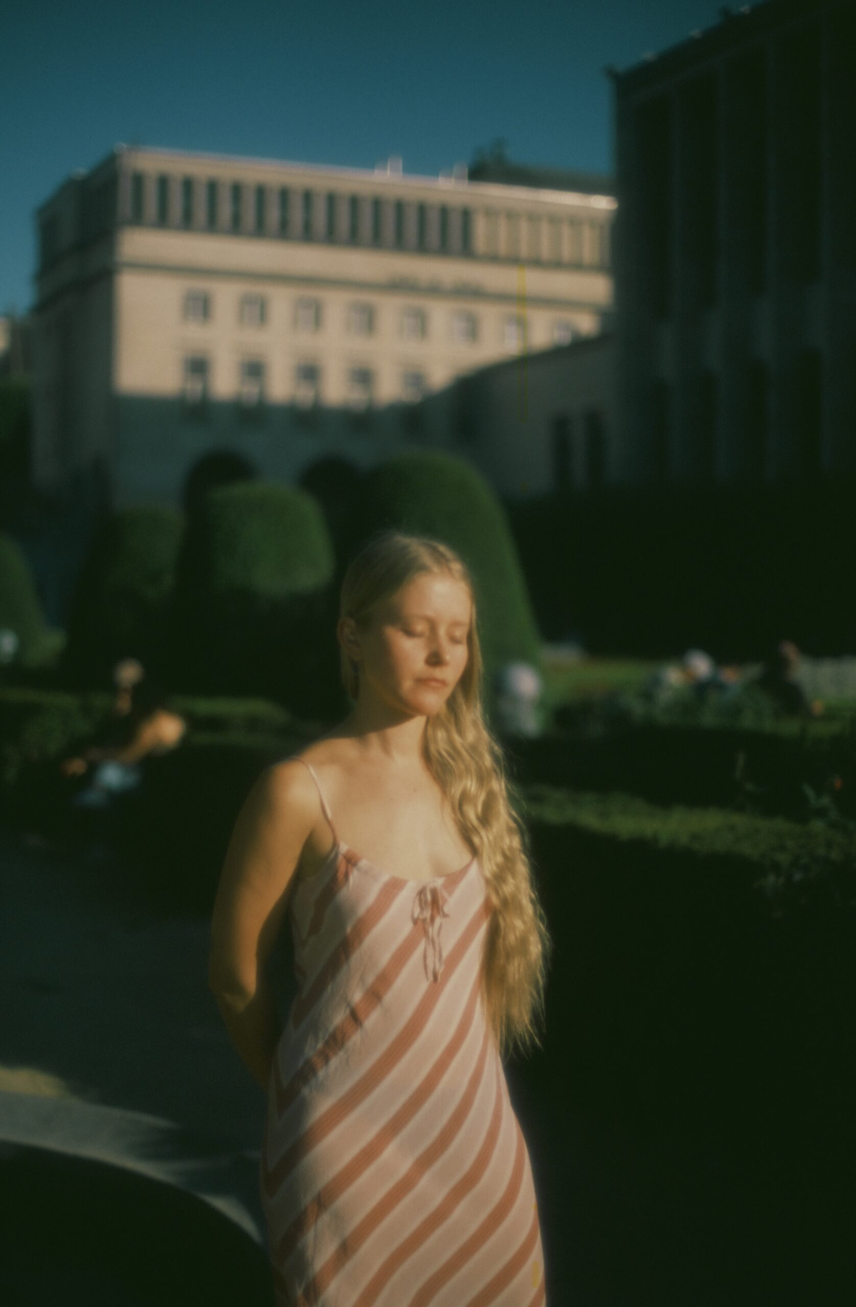Read more about the article Alice Phoebe Lou examines love’s illusions on new single ‘Darling’