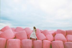 Read more about the article néomí releases new single ‘Sit Back Baby’