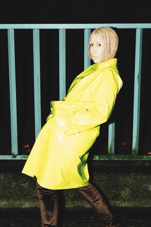 Read more about the article Austra releases new single & video ‘Siren Song’