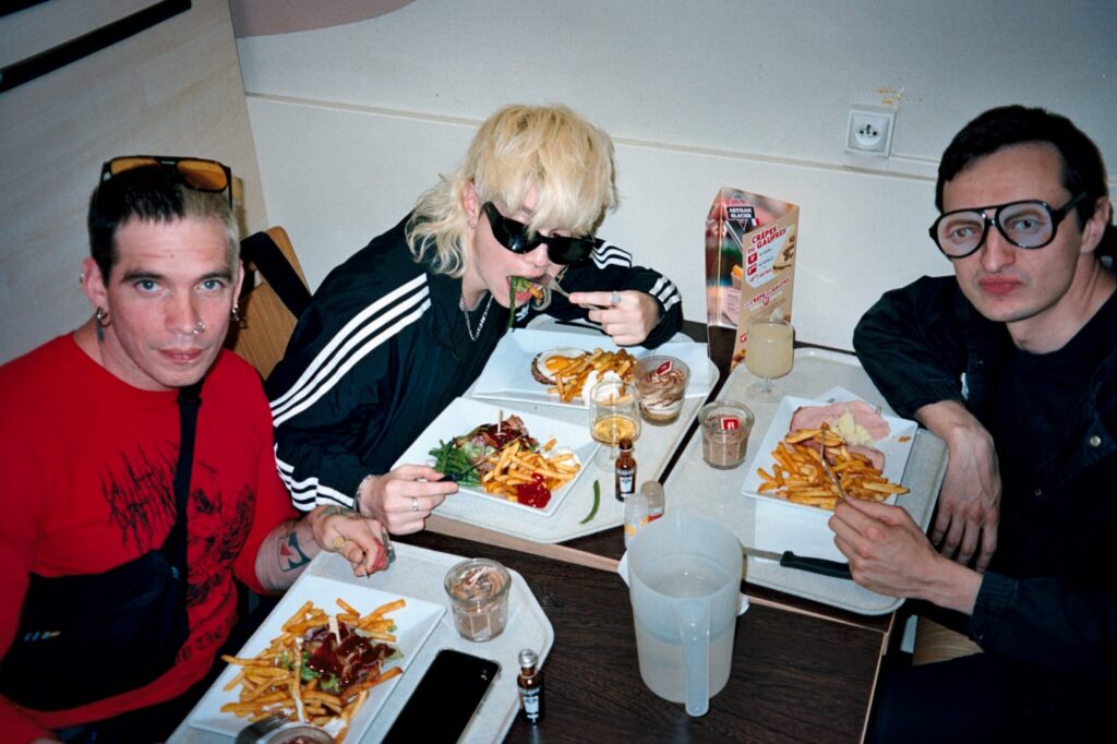 MONT LOSER share debut single ‘Never Guess’