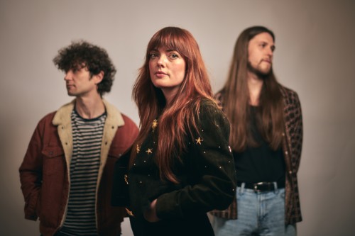 You are currently viewing Bau Cat return with their most vibrant and emotionally charged release to date, ‘Silver Bangle’