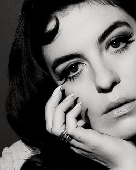 Read more about the article Madeleine Rose Witney releases her new single ‘Struttin’ & announces debut EP