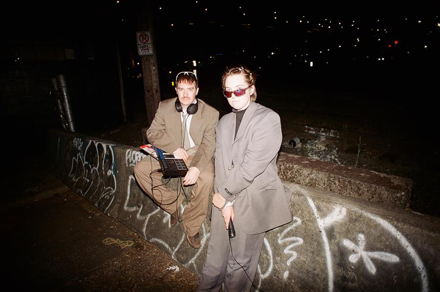 Read more about the article foamboy shares new dance pop single ‘Book and a Cold’