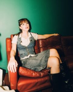 Read more about the article Chloe Slater shares new single ‘War Crimes’ championing Palestinian art and political truth