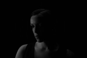 Read more about the article FRANK shares blistering new single ‘Steady Hands’