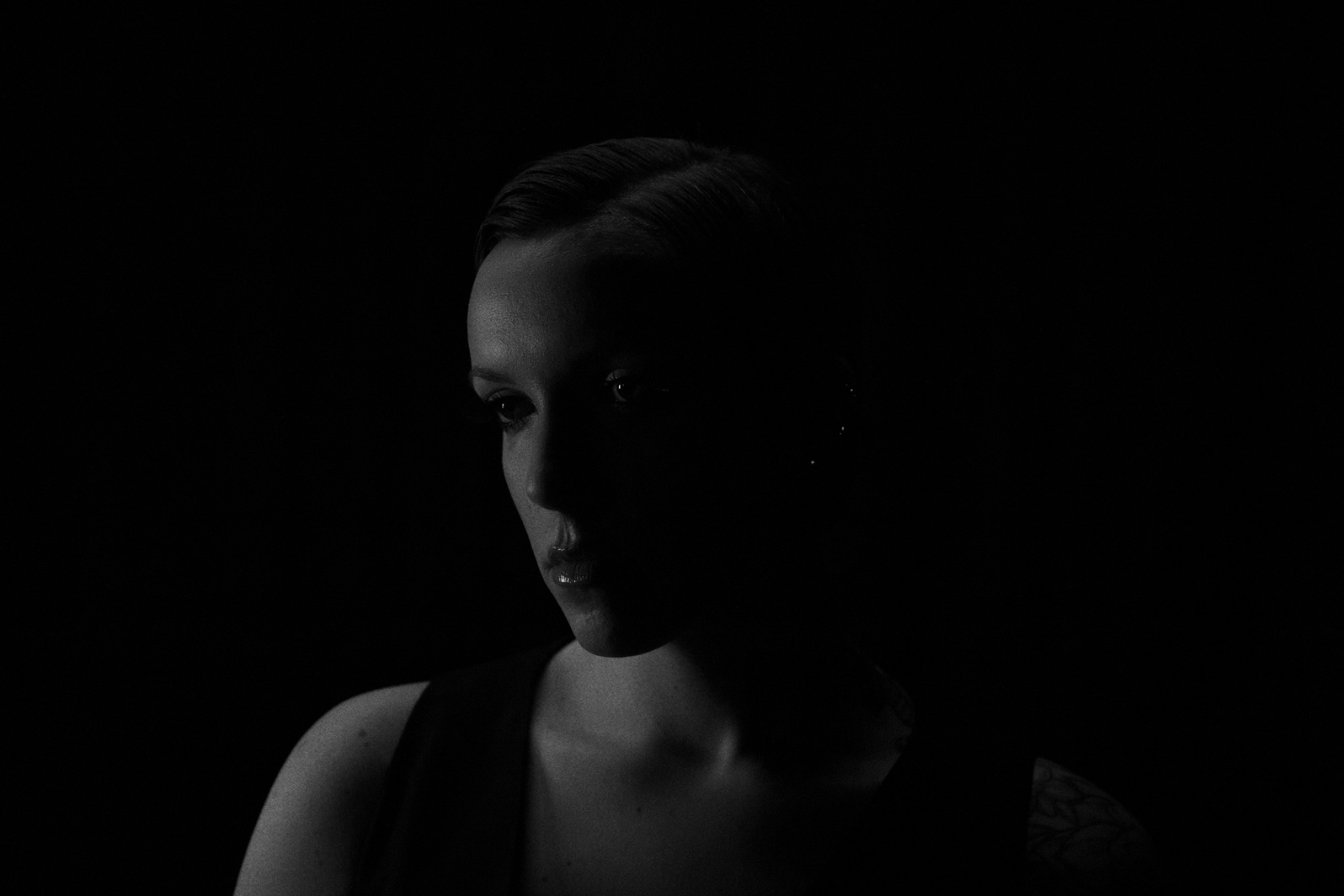 Read more about the article FRANK shares blistering new single ‘Steady Hands’