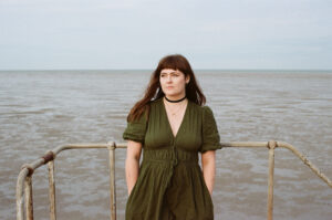 Read more about the article Austel shares beautiful folk-infused single ‘The Beach In December’
