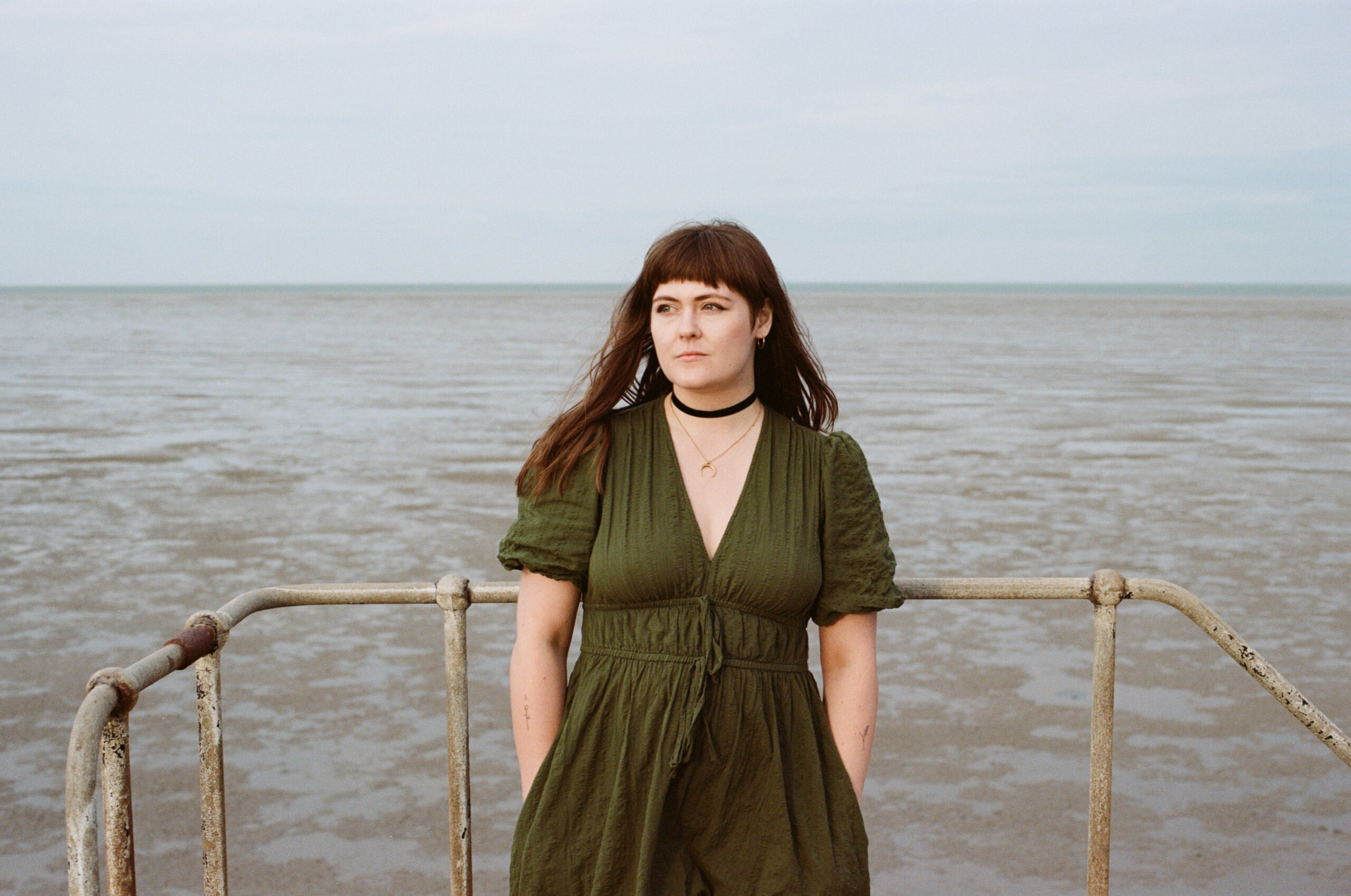 Read more about the article Austel shares beautiful folk-infused single ‘The Beach In December’