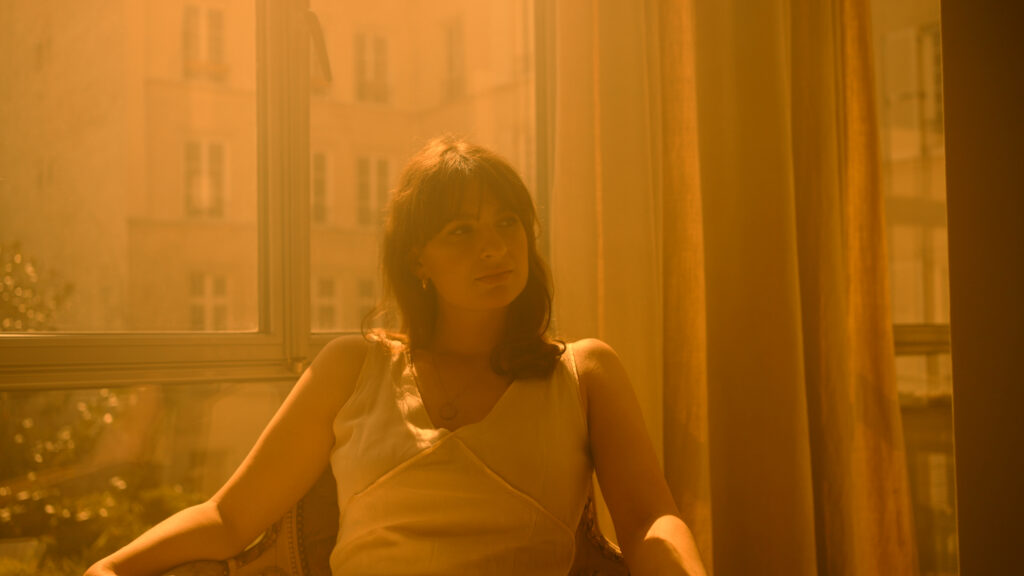Malu Pierini steps into the spotlight of yesteryear on her new single ‘Pourquoi’