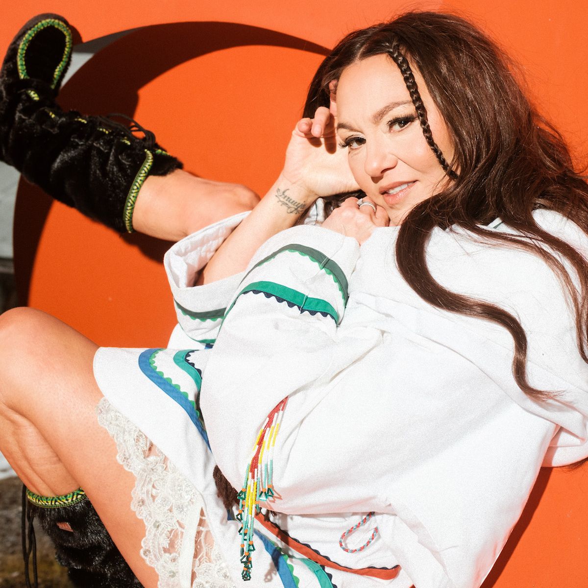 Read more about the article Tanya Tagaq releases two-word protocol: ‘Fuck War’