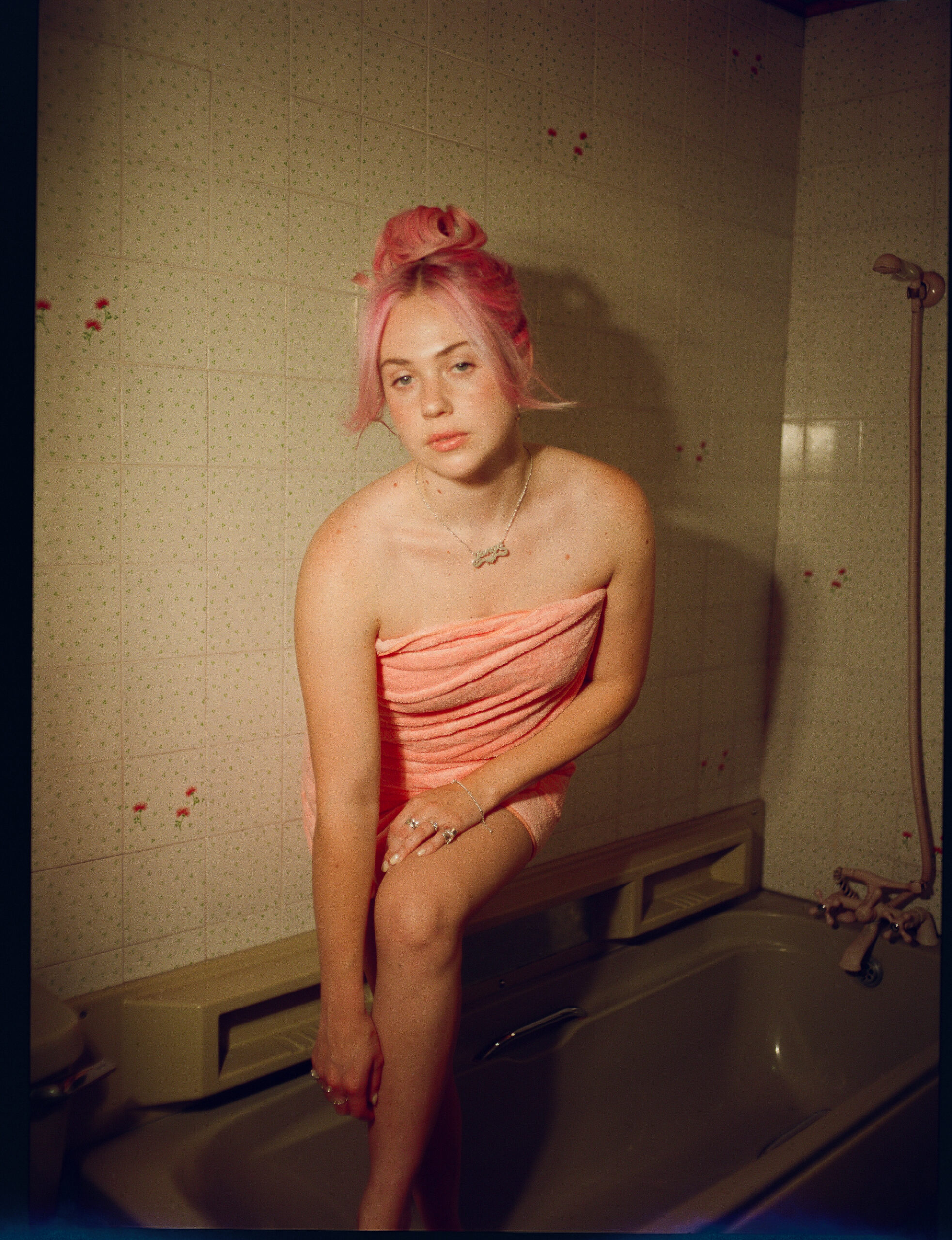 Read more about the article favourite daughter returns with sharp, self-aware single ‘you but different’