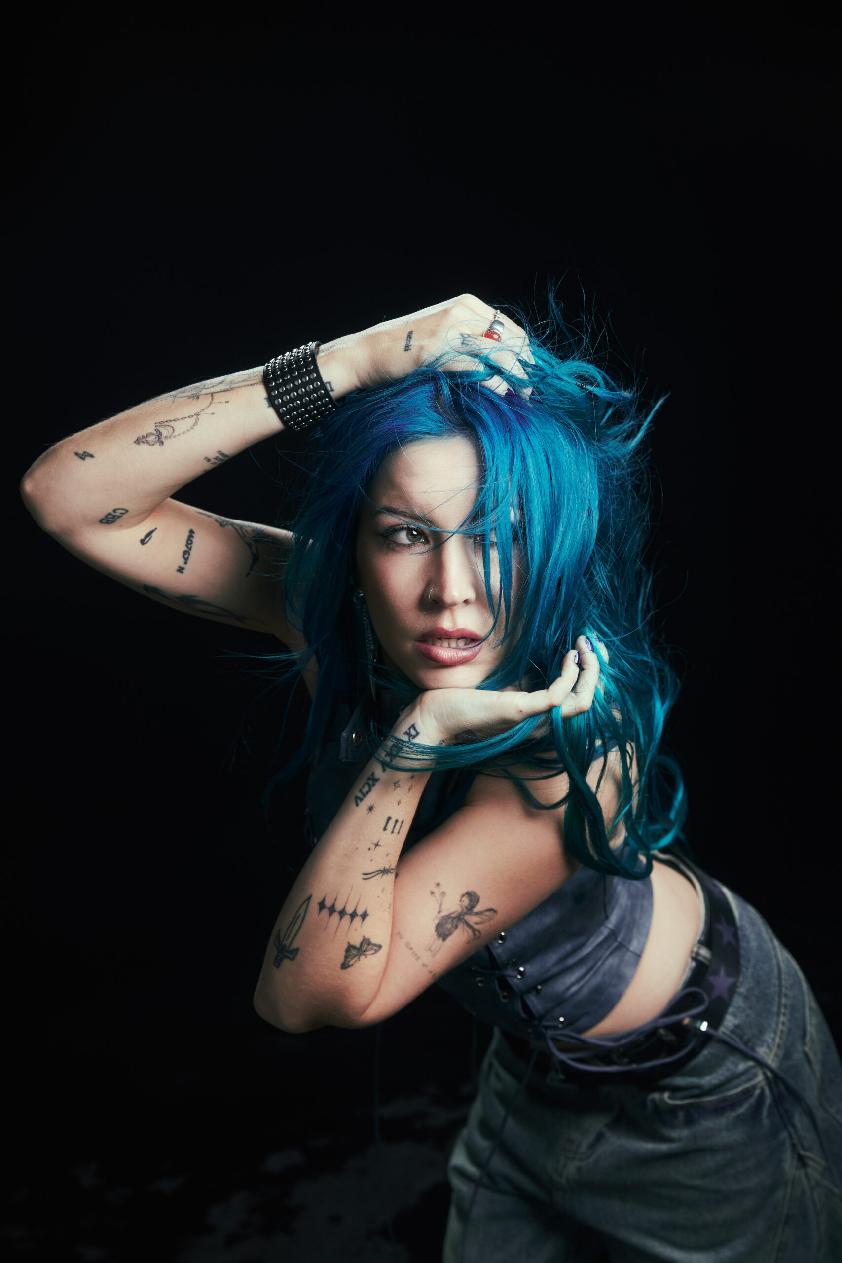 Read more about the article Charlotte Sands drops new single ‘back to you’