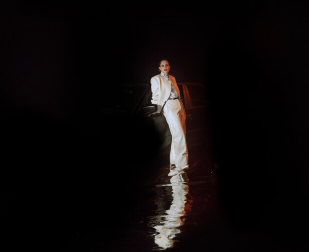 Read more about the article Anna Calvi announces new EP & reveals electrifying new song ‘God’s Lonely Man’ featuring Iggy Pop