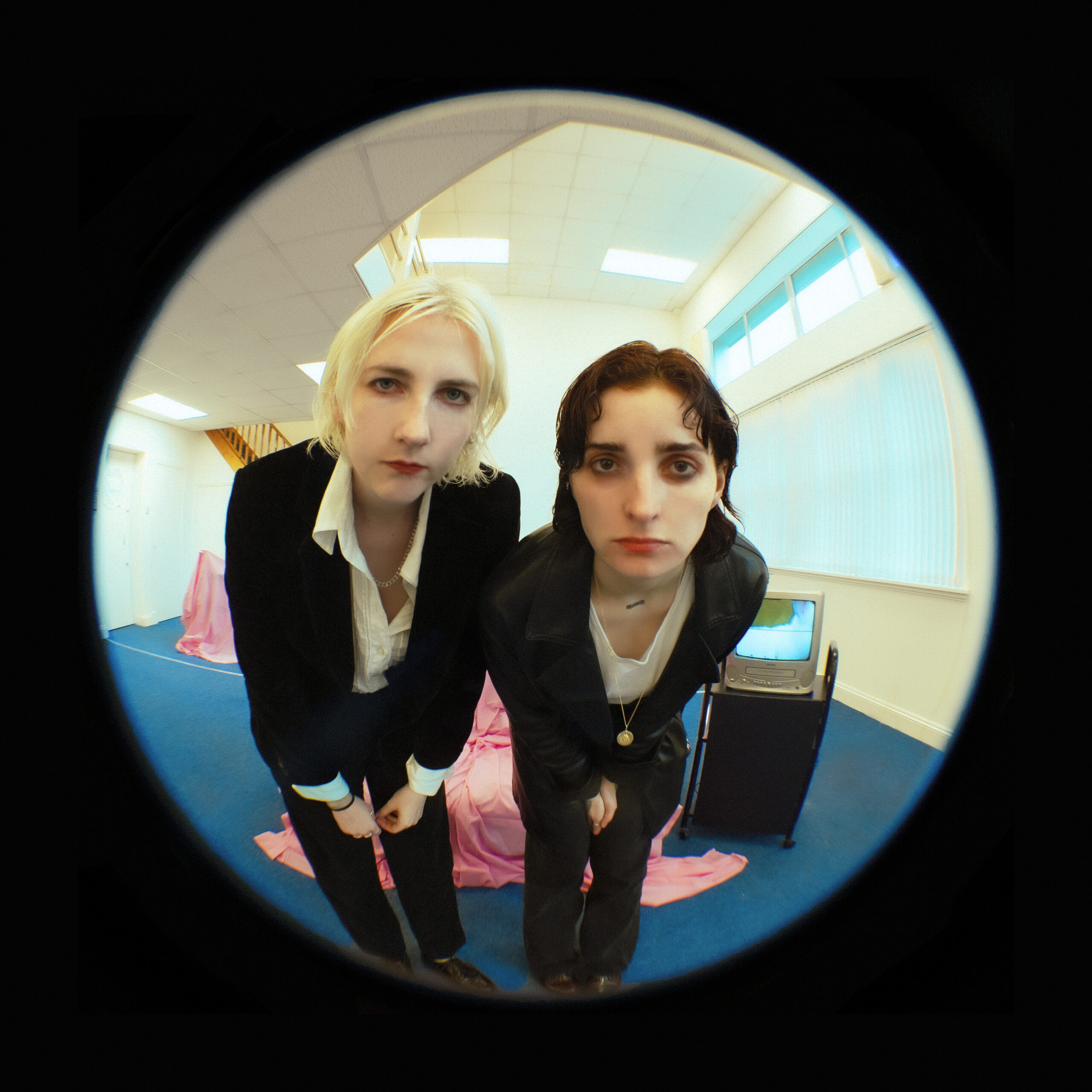 Read more about the article Saint Sappho return with new single ‘Shoulder To Shoulder’