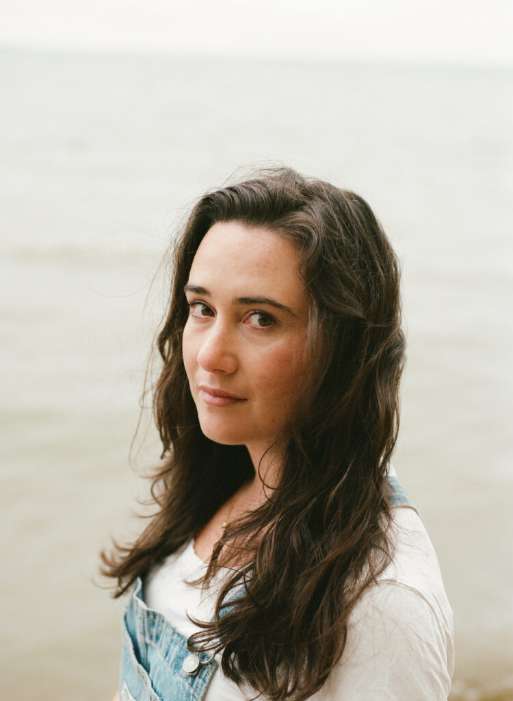 Maggie Kane shares new single ‘fingers’