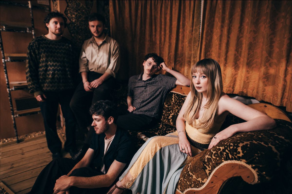 Read more about the article Night Swimming announce new EP & share new single ‘Poison Berry’