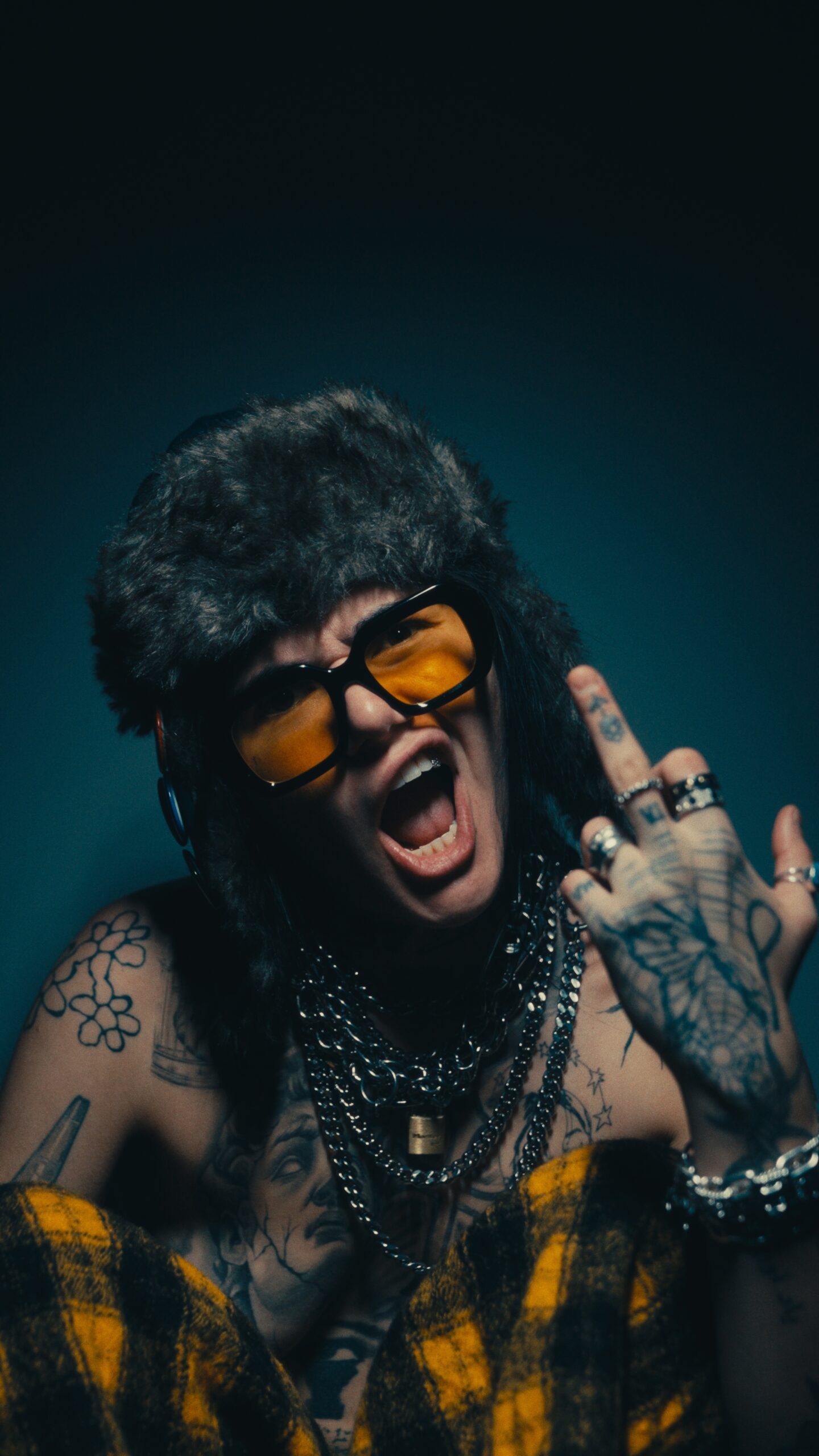 Read more about the article Chloe Star reveals new single ‘Emergency Contact’