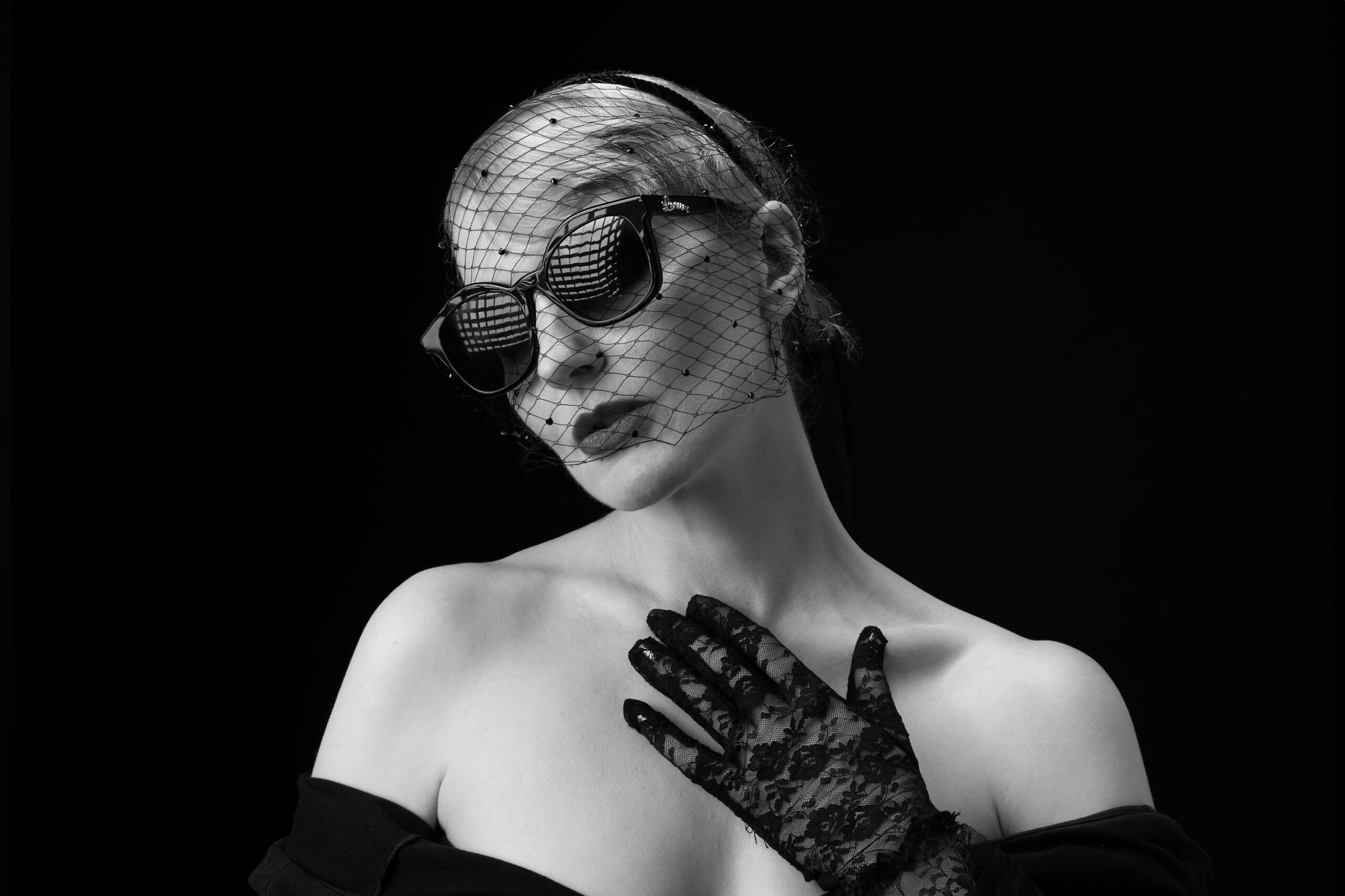 Read more about the article Disaster Fantasy return with haunting new single ‘The Hourglass’