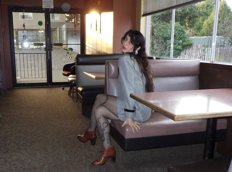 Read more about the article Ora Cogan shares new single ‘The Smoke’