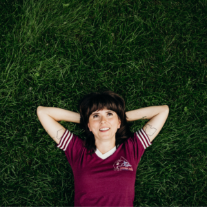 Read more about the article Ellie Heath celebrates growth, momentum and reinvention on new single ‘Pushing Forty’