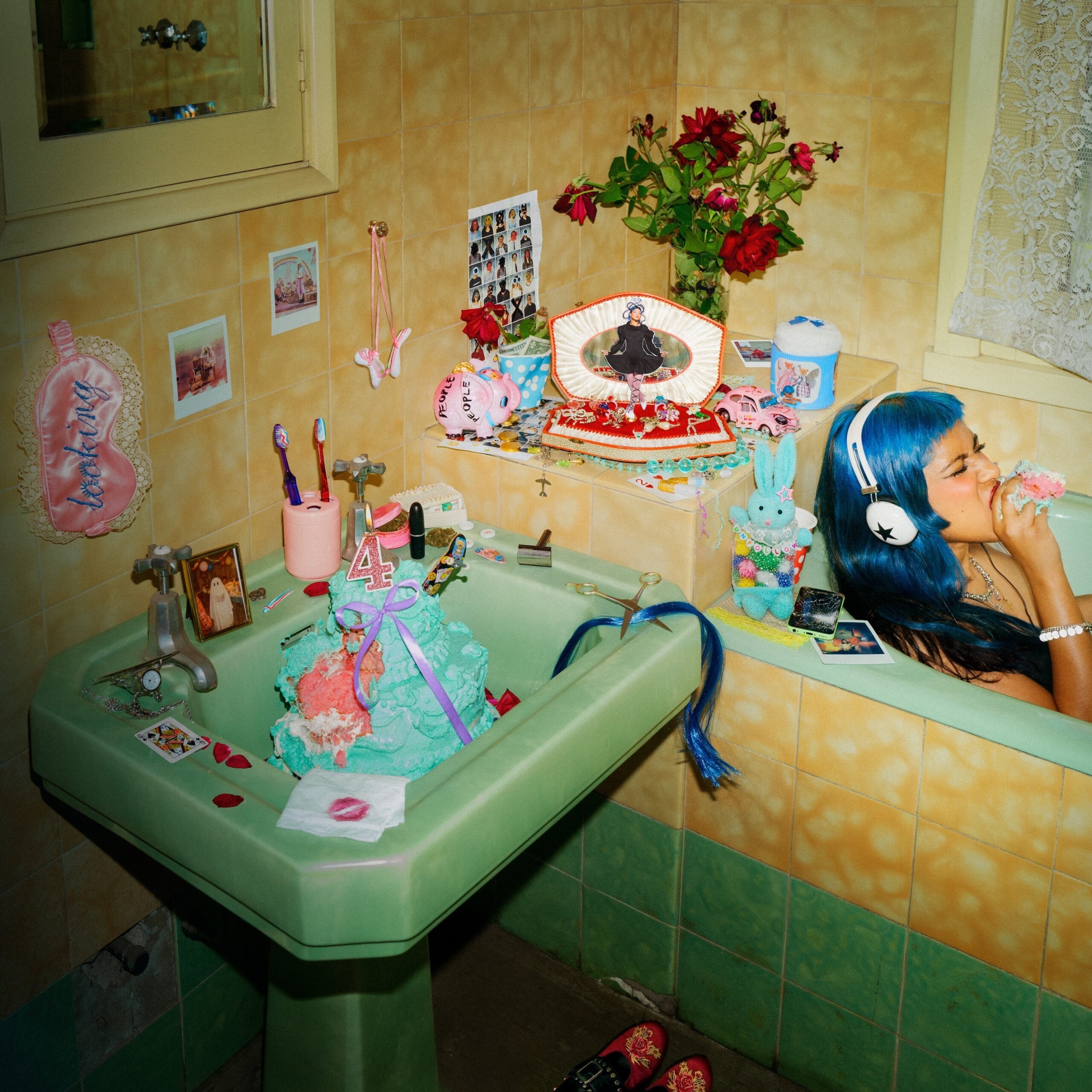 Read more about the article Ecca Vandal announces new album LOOKING FOR PEOPE TO UNFOLLOW; shares new single ‘SORRY! CRASH!’