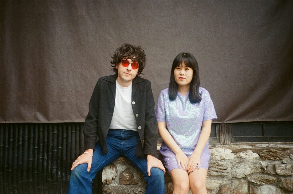 Chinese American Bear share joyful new single ‘Turn Up The Radio (把收音机开大点)’