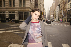 Read more about the article Blums shares debut single & video ‘Sinking/Soaring’