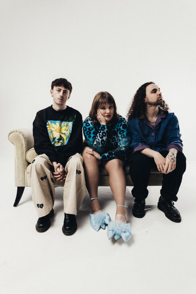 Gen and the Degenerates shares bi-affirming single ‘Favourite Jumper’