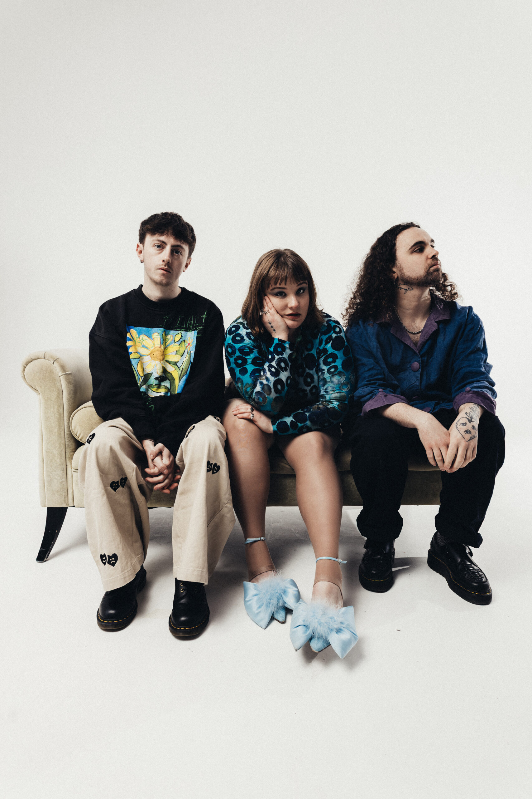 Read more about the article Gen and the Degenerates shares bi-affirming single ‘Favourite Jumper’