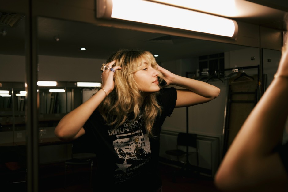 Read more about the article Iona Luke releases her anthemic new single ‘Existential’