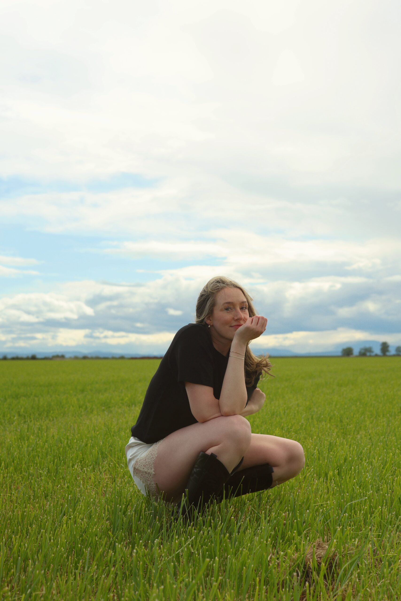 Read more about the article Sarah Lacey returns with new single ‘i know who you are’