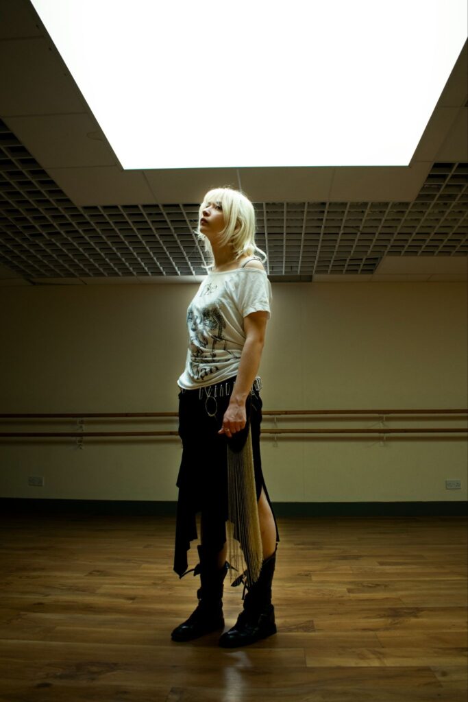 jo from school announces debut EP; shares new single & video ‘Julia Roberts’
