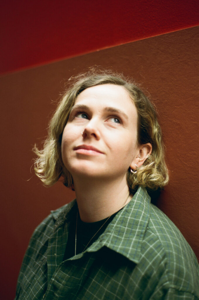 Hallworth captures the joy of falling in love on new single ‘Brush My Teeth’