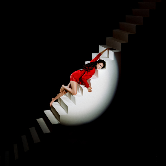 Read more about the article Nieve Ella announces debut album How Long Will It Take? & shares new single/video ‘Standing On A Pane Of Glass’