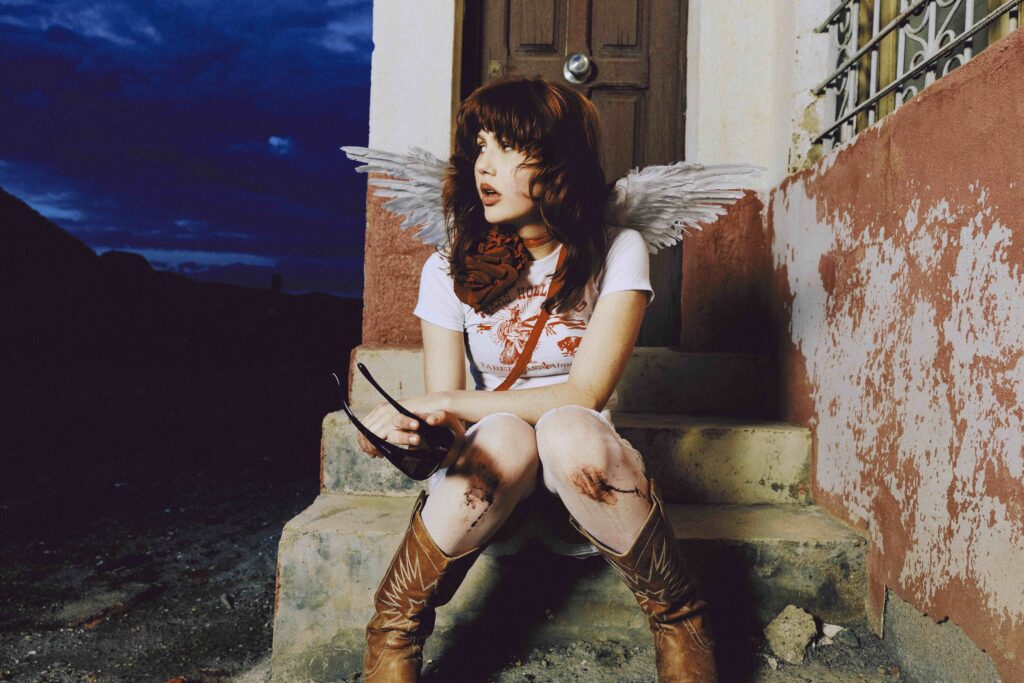Juli von Lou makes a stunning debut with cinematic single ‘Desert Hills Motel’