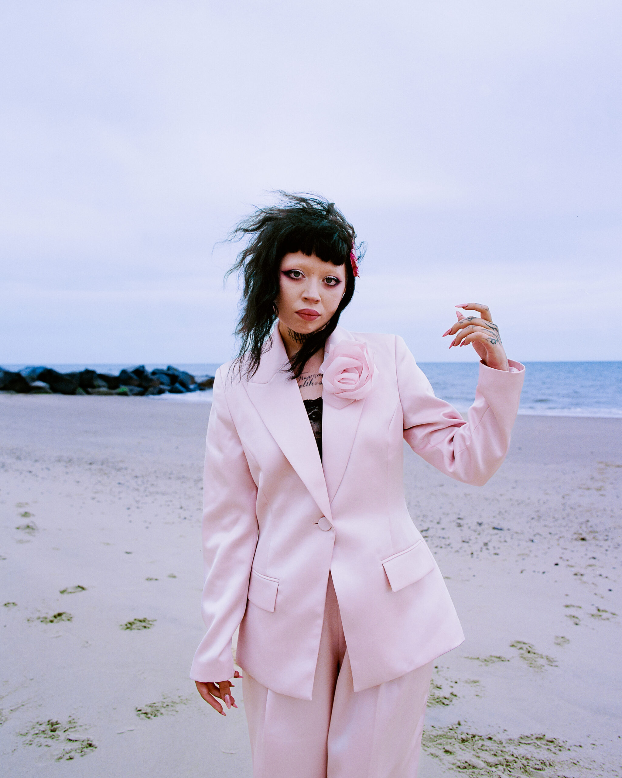 Read more about the article Jazmin Bean’s ‘Silvering Blade’ is euphoric pop for the misfits