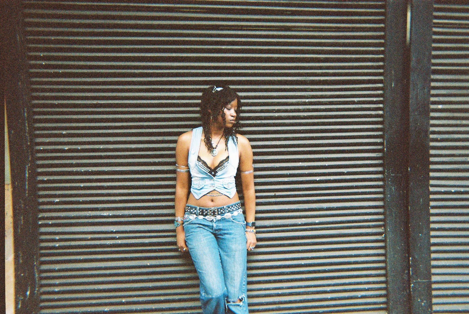 Read more about the article dréa szn captures the breaking point on ‘Halfway’