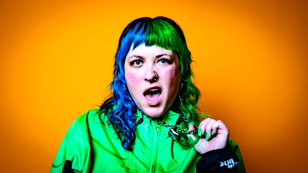 lolitslea delivers a pop punk coming-of-age anthem with ‘Summer 09’