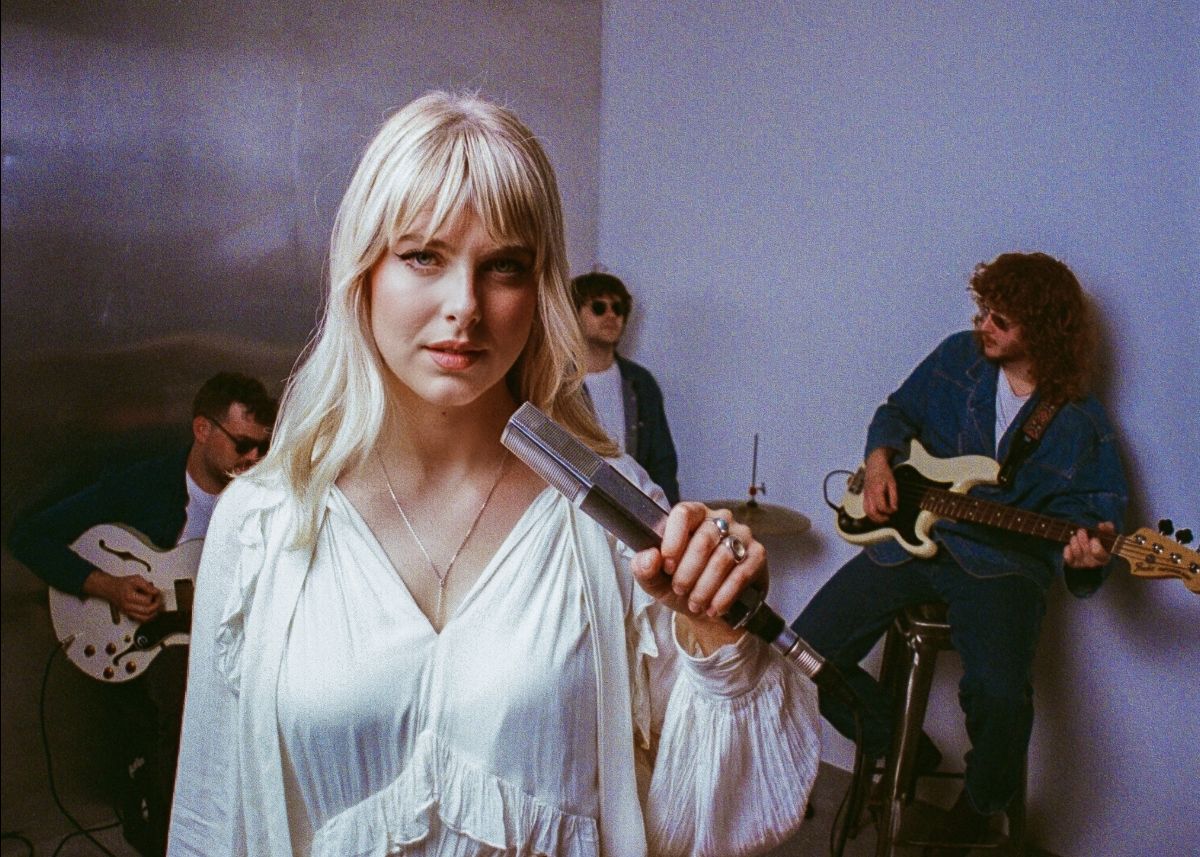 Read more about the article Alex Amor embraces vulnerability on new single ‘Inside’