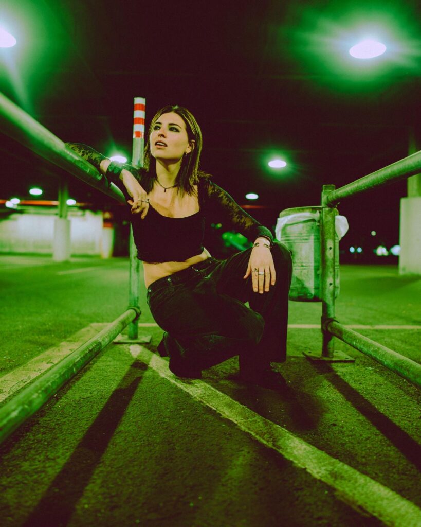 Caitlin Starr delivers new single ‘Pass Me By’, an anthem for feeling left behind