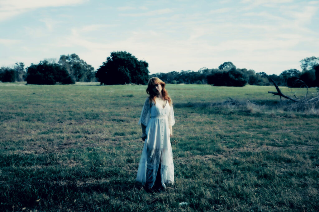 Mariae Cassandra finds her own way on nostalgic ‘Splinters’