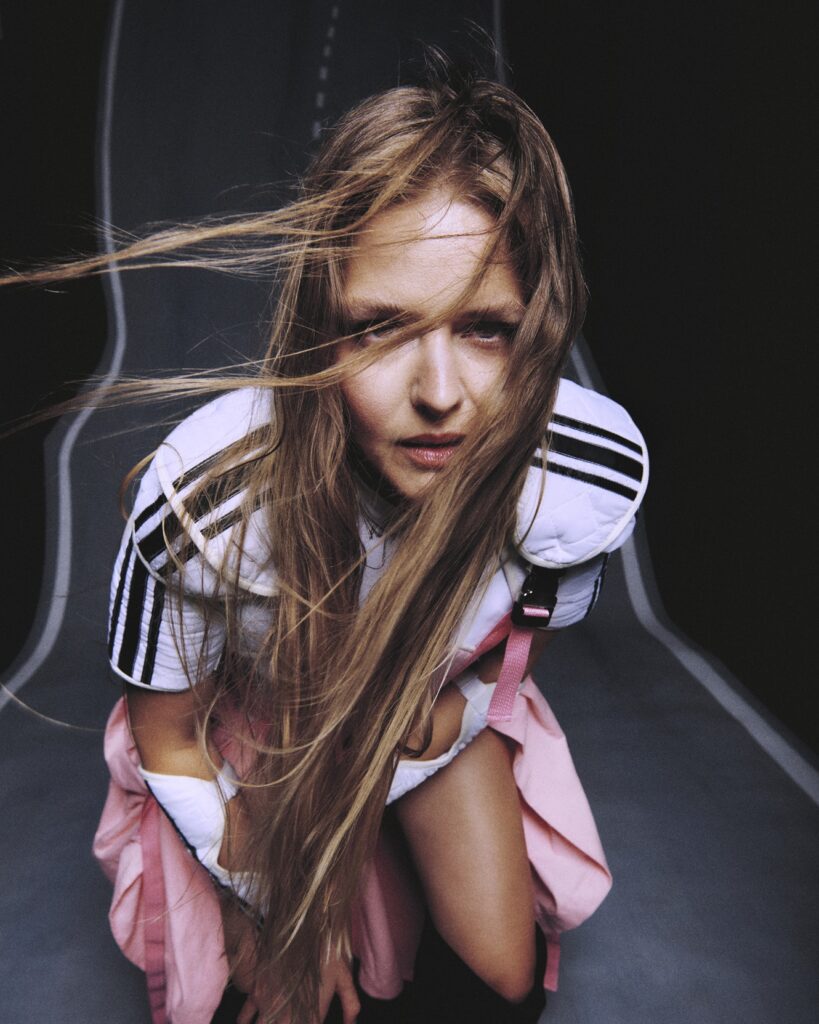 Maria Ria makes a bold first statement on debut single ‘Turning Red’